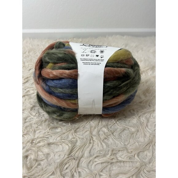 1- Loops & Threads Free Spirit Ombre 40.5 Yards Jumbo Wool Blend 26.3 Oz Yarn - Picture 5 of 8